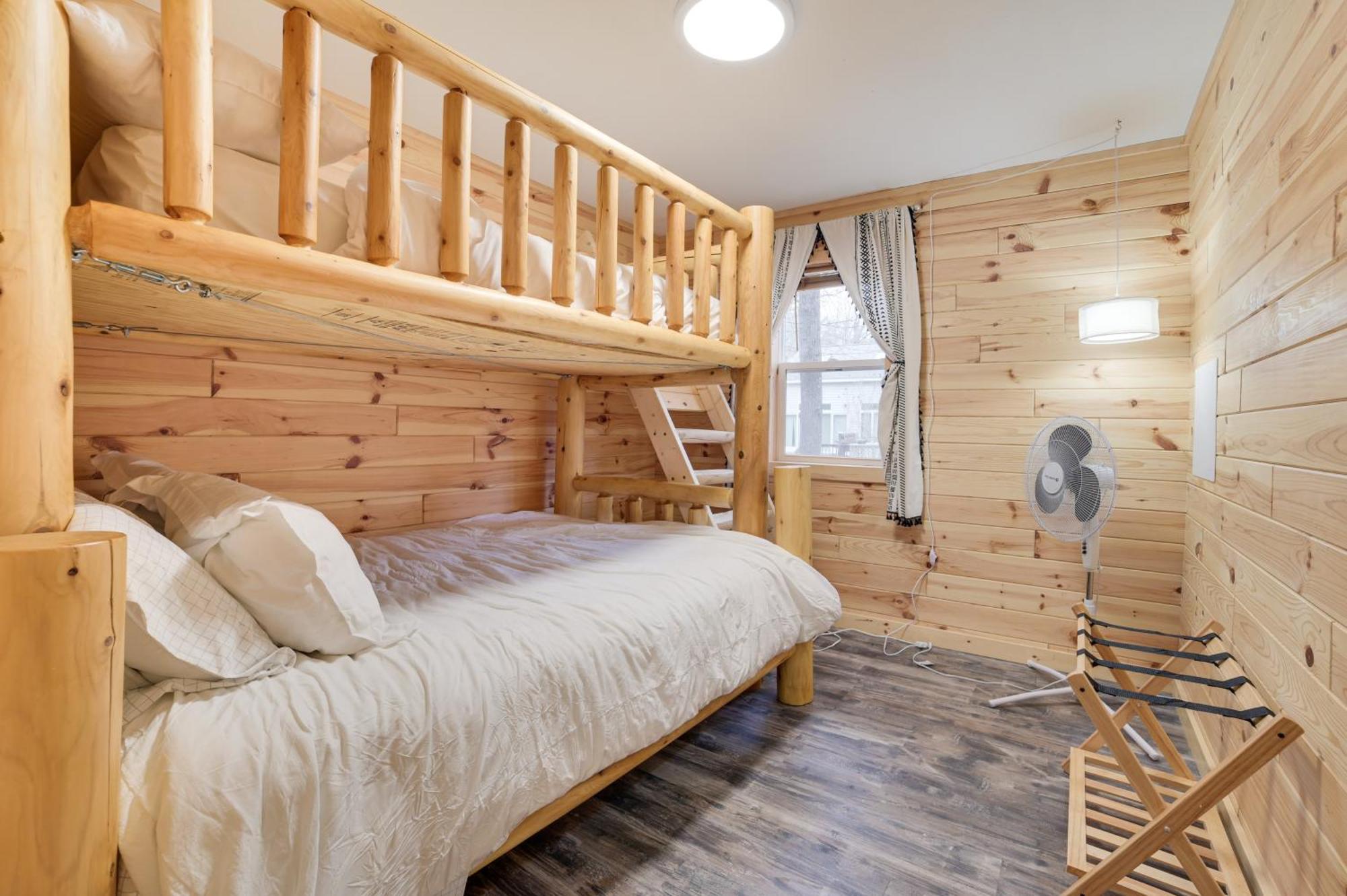 Scenic Evans Hideaway Steps To Lake Huron! Oscoda Экстерьер фото