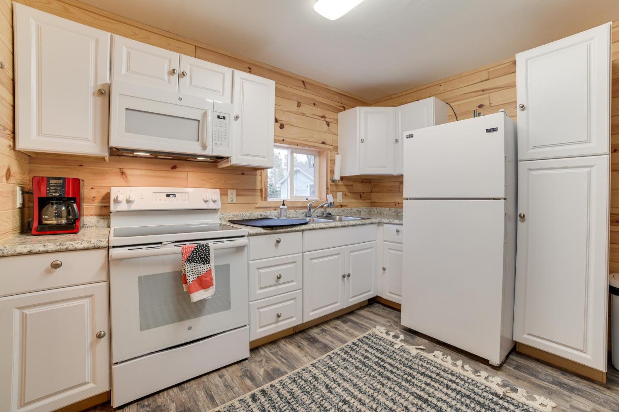 Scenic Evans Hideaway Steps To Lake Huron! Oscoda Экстерьер фото