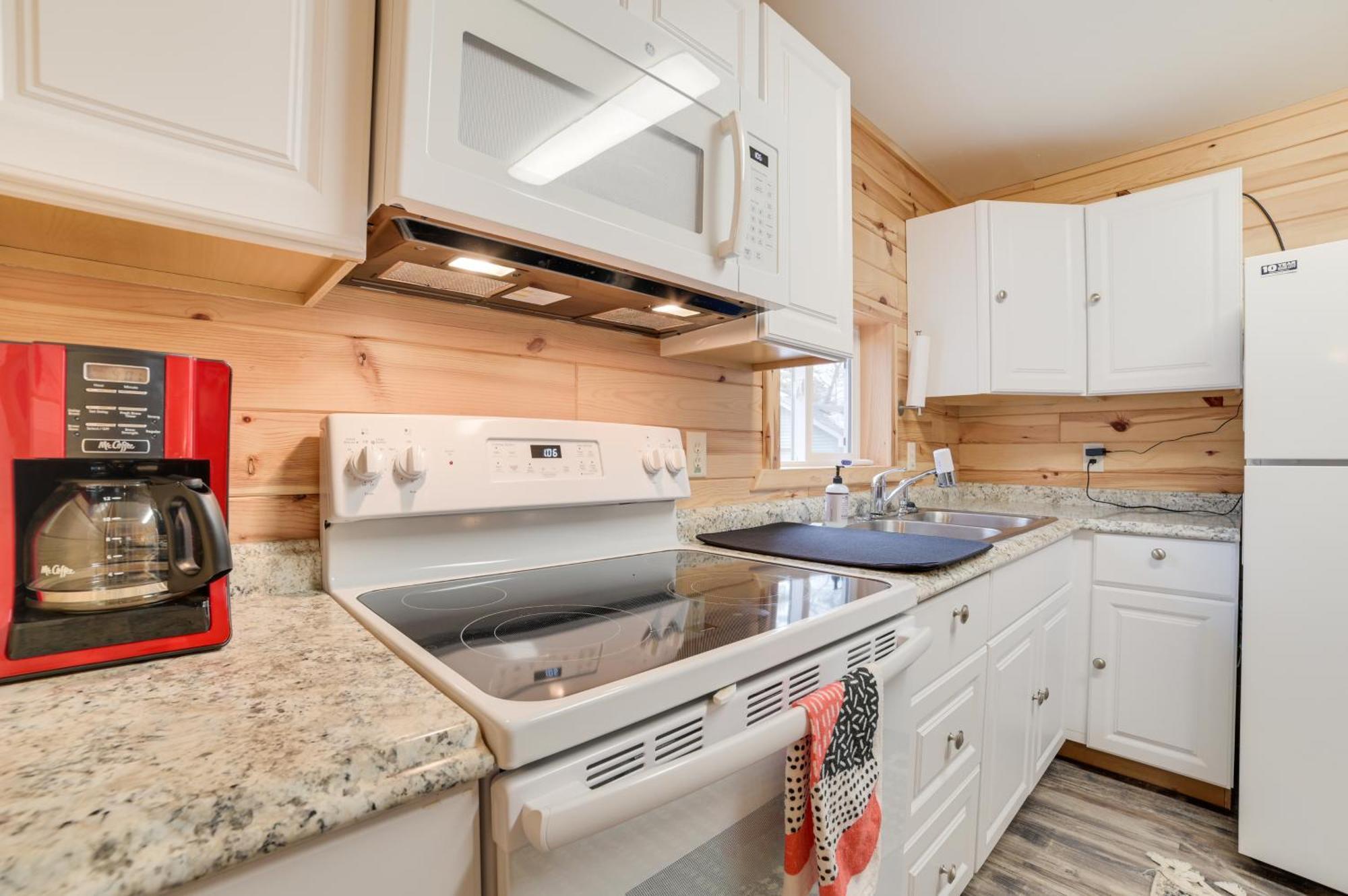 Scenic Evans Hideaway Steps To Lake Huron! Oscoda Экстерьер фото