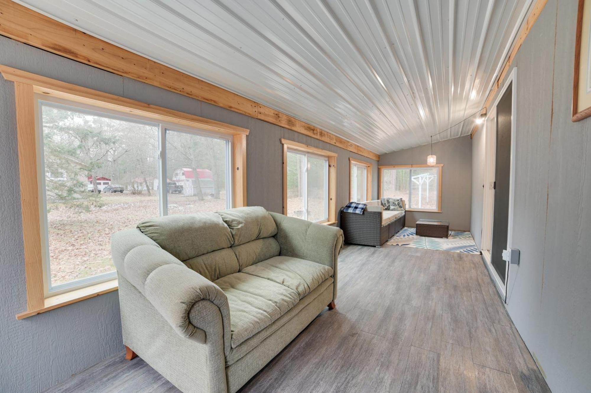 Scenic Evans Hideaway Steps To Lake Huron! Oscoda Экстерьер фото