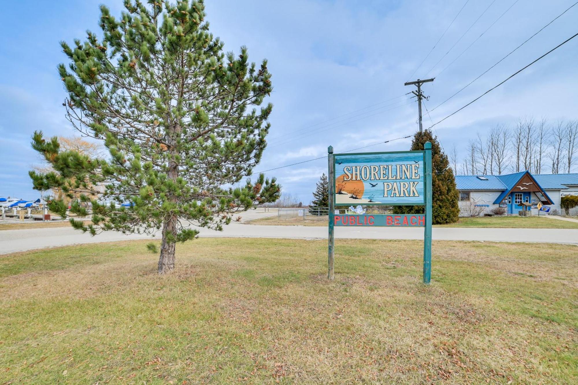 Scenic Evans Hideaway Steps To Lake Huron! Oscoda Экстерьер фото